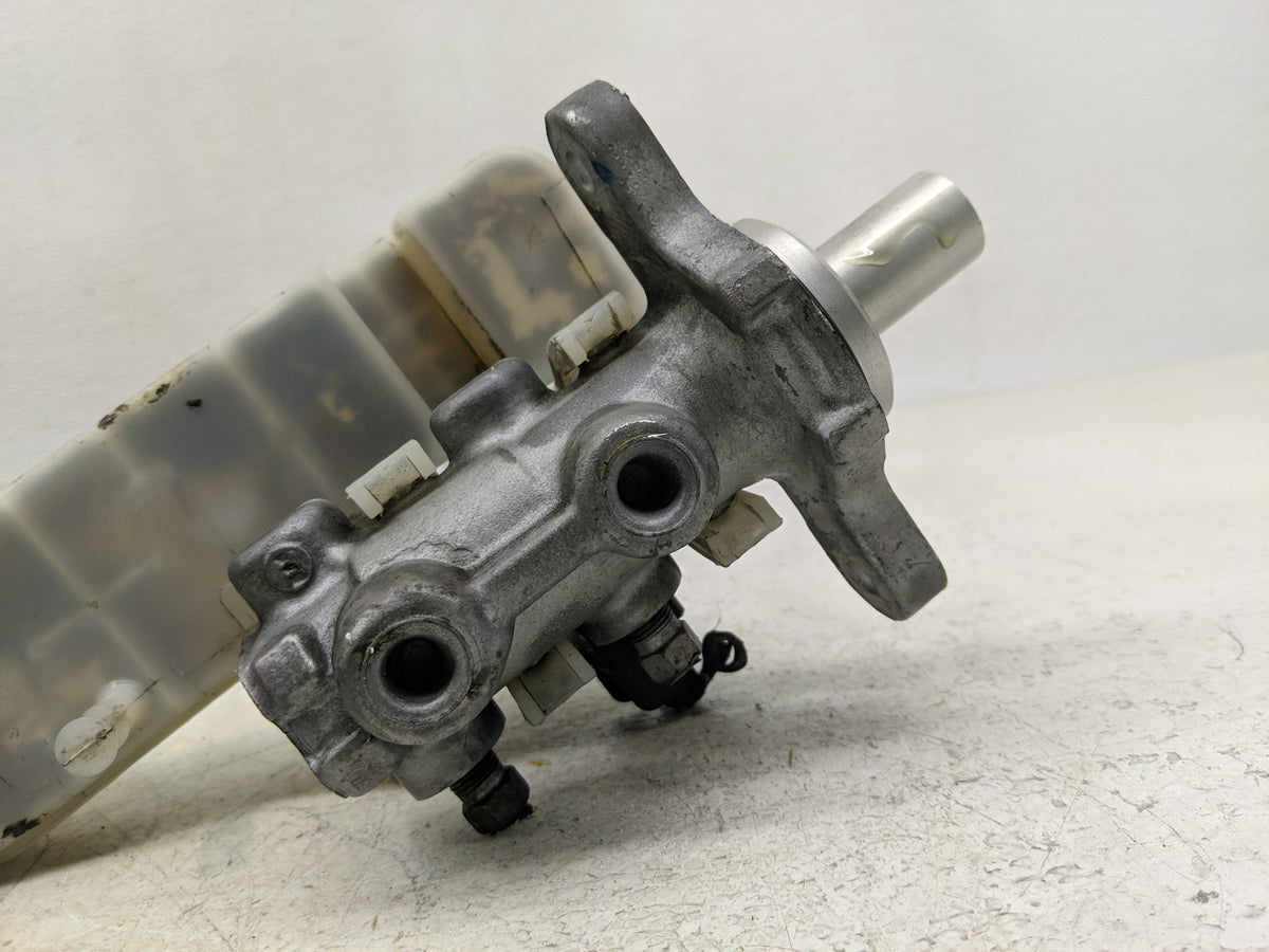 2011-2014 Chrysler 200 Brake Master Cylinder 1300401 - Oemusedautoparts1.com