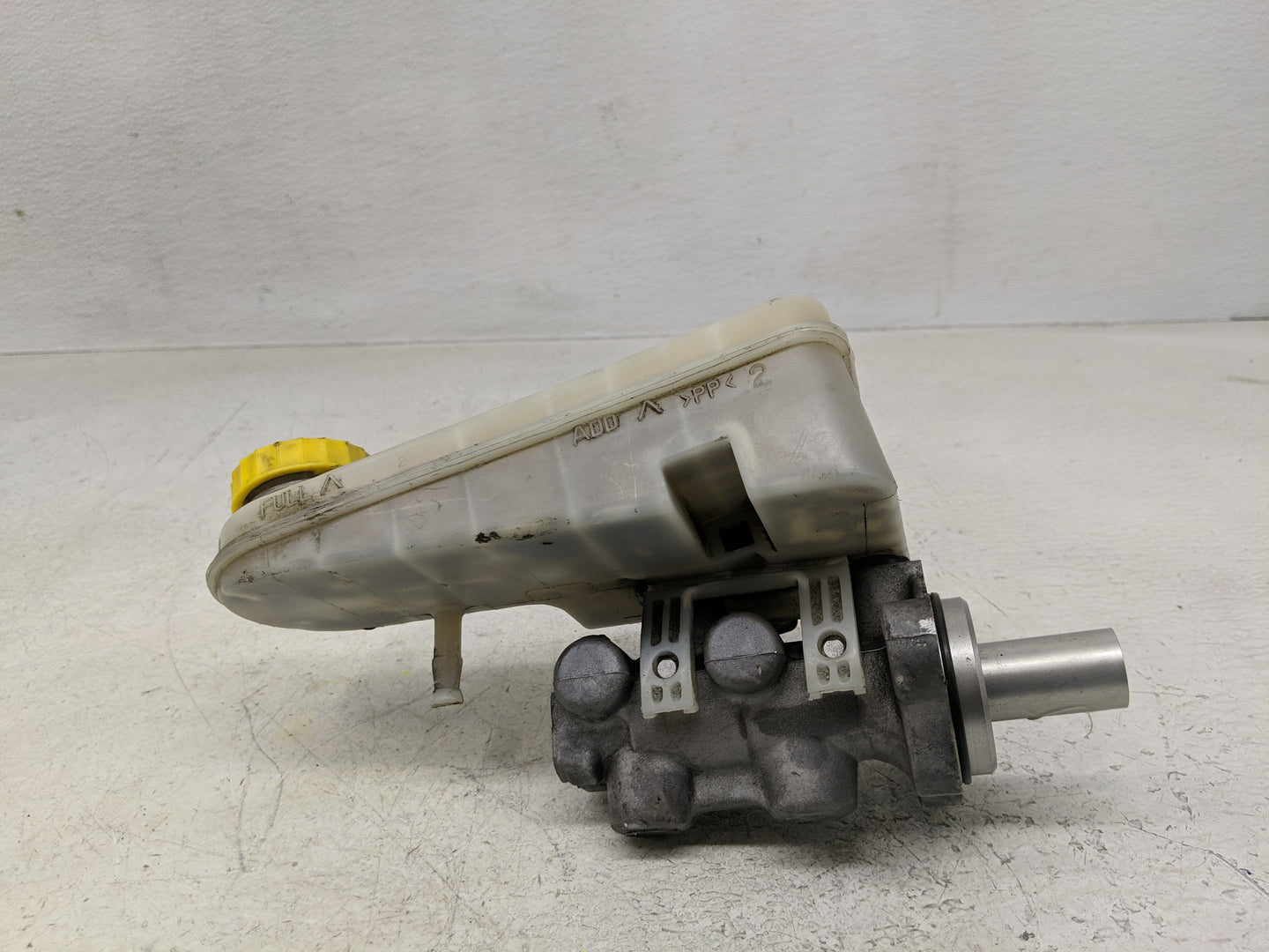 2011 Chrysler 200 Brake Master Cylinder - Oemusedautoparts1.com