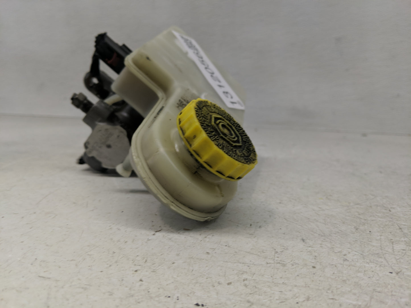 2011-2014 Chrysler 200 Brake Master Cylinder - Oemusedautoparts1.com