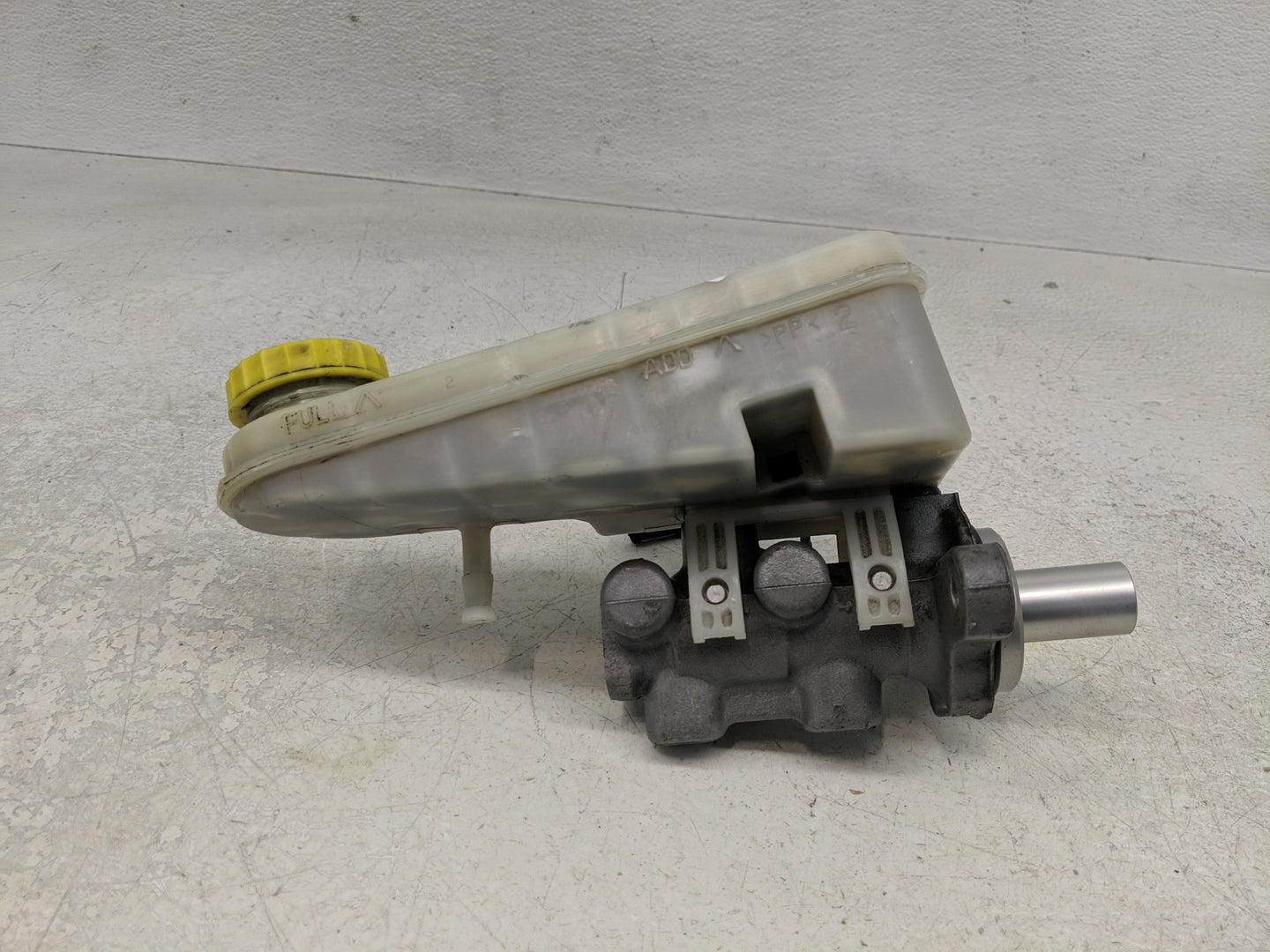 2011-2014 Chrysler 200 Brake Master Cylinder - Oemusedautoparts1.com