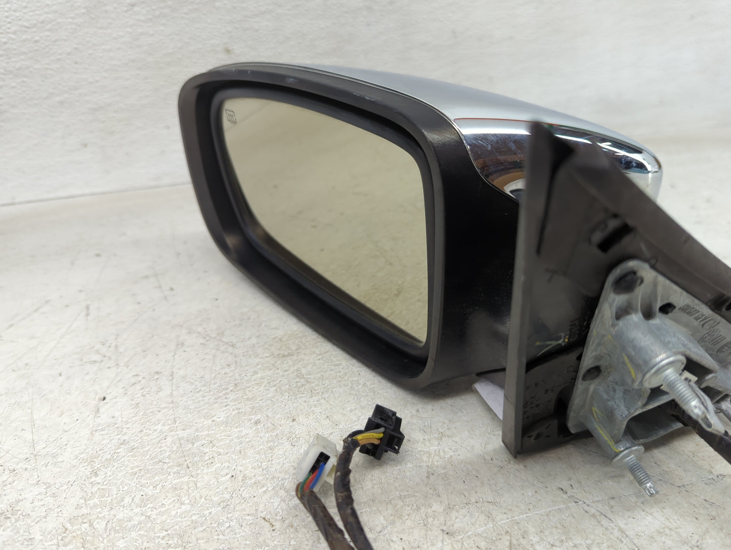 2011-2014 Chrysler 200 Driver Side View Mirror - Left Door Mirror OEM Used - Oemusedautoparts1.com