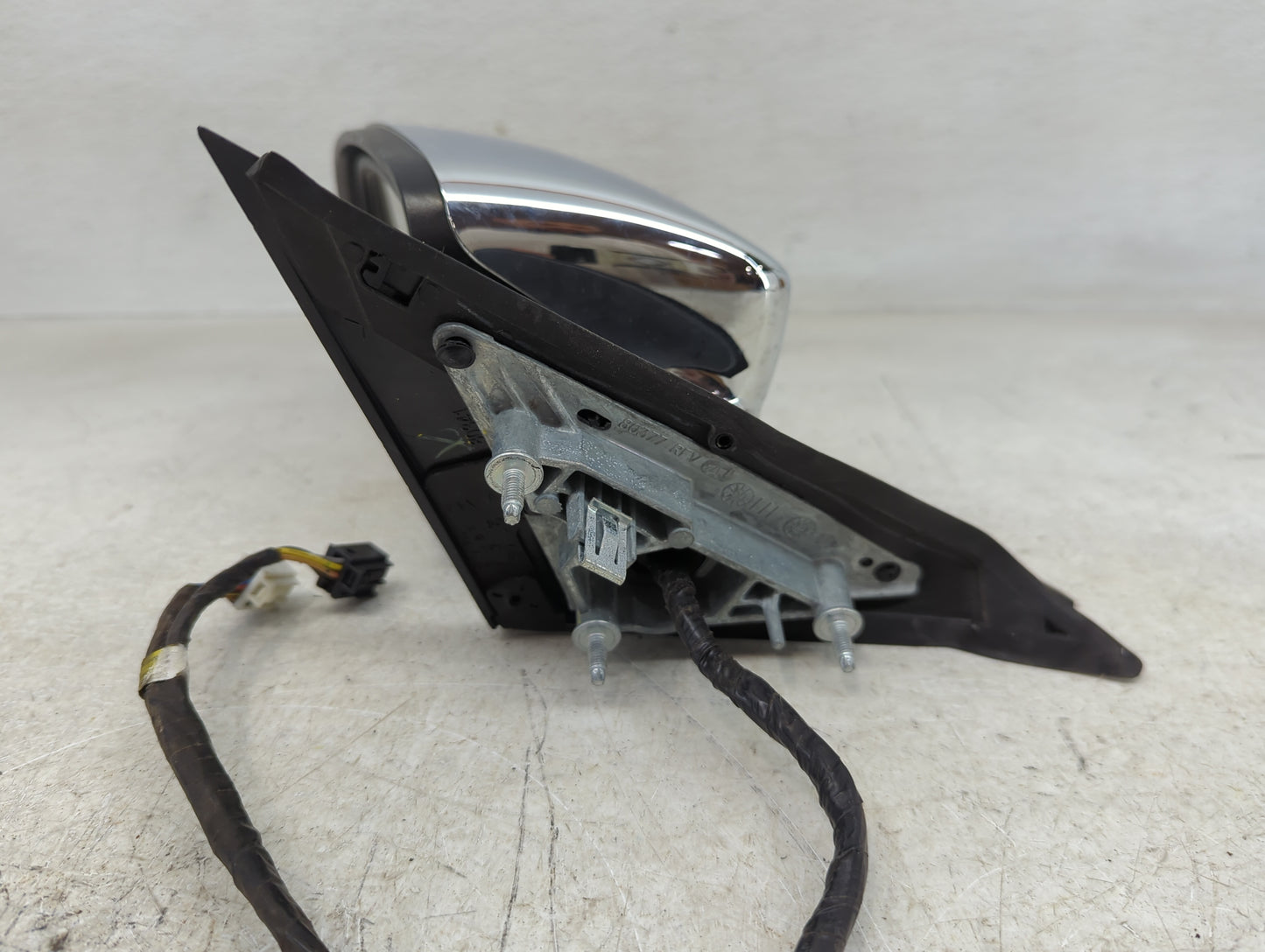 2011-2014 Chrysler 200 Driver Side View Mirror - Left Door Mirror OEM Used - Oemusedautoparts1.com