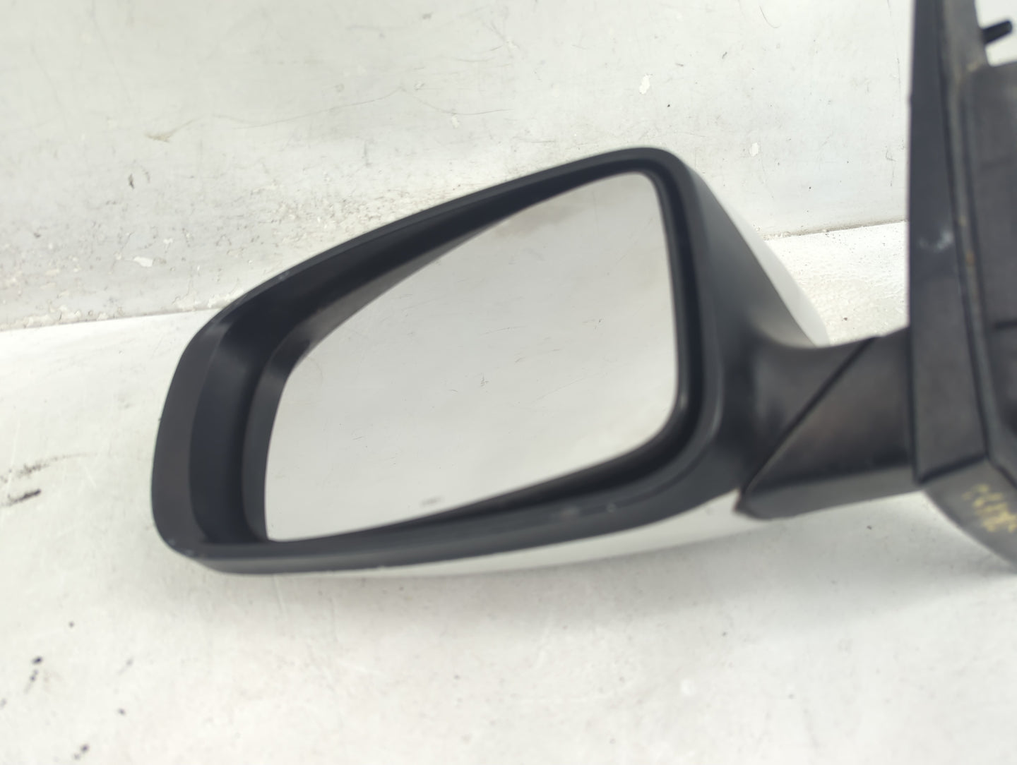 2011-2014 Chrysler 200 Driver Side View Mirror - Left Door Mirror OEM Used - Oemusedautoparts1.com