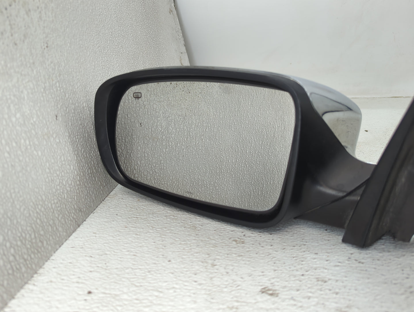 2011-2014 Chrysler 200 Driver Side View Mirror - Left Door Mirror OEM Used - Oemusedautoparts1.com