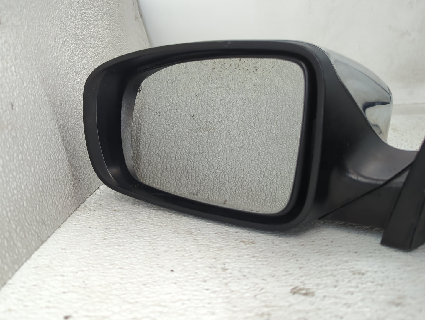 2011-2014 Chrysler 200 Driver Side View Mirror - Left Door Mirror OEM Used - Oemusedautoparts1.com