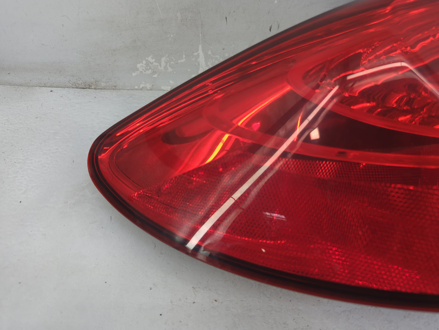 2011-2014 Chrysler 200 Tail Light Assembly Driver Left OEM P/N:05182525AB Fits Fits 2011 2012 2013 2014 OEM Used Auto Parts 