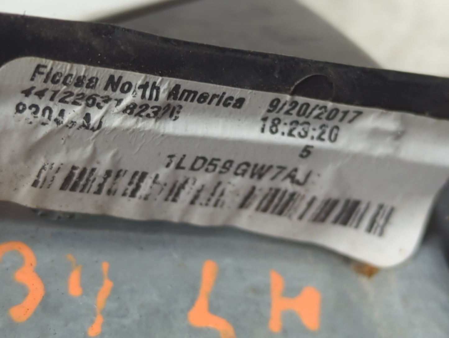 2011-2014 Chrysler 200 Driver Side View Mirror - Left Door Mirror OEM Used - Oemusedautoparts1.com