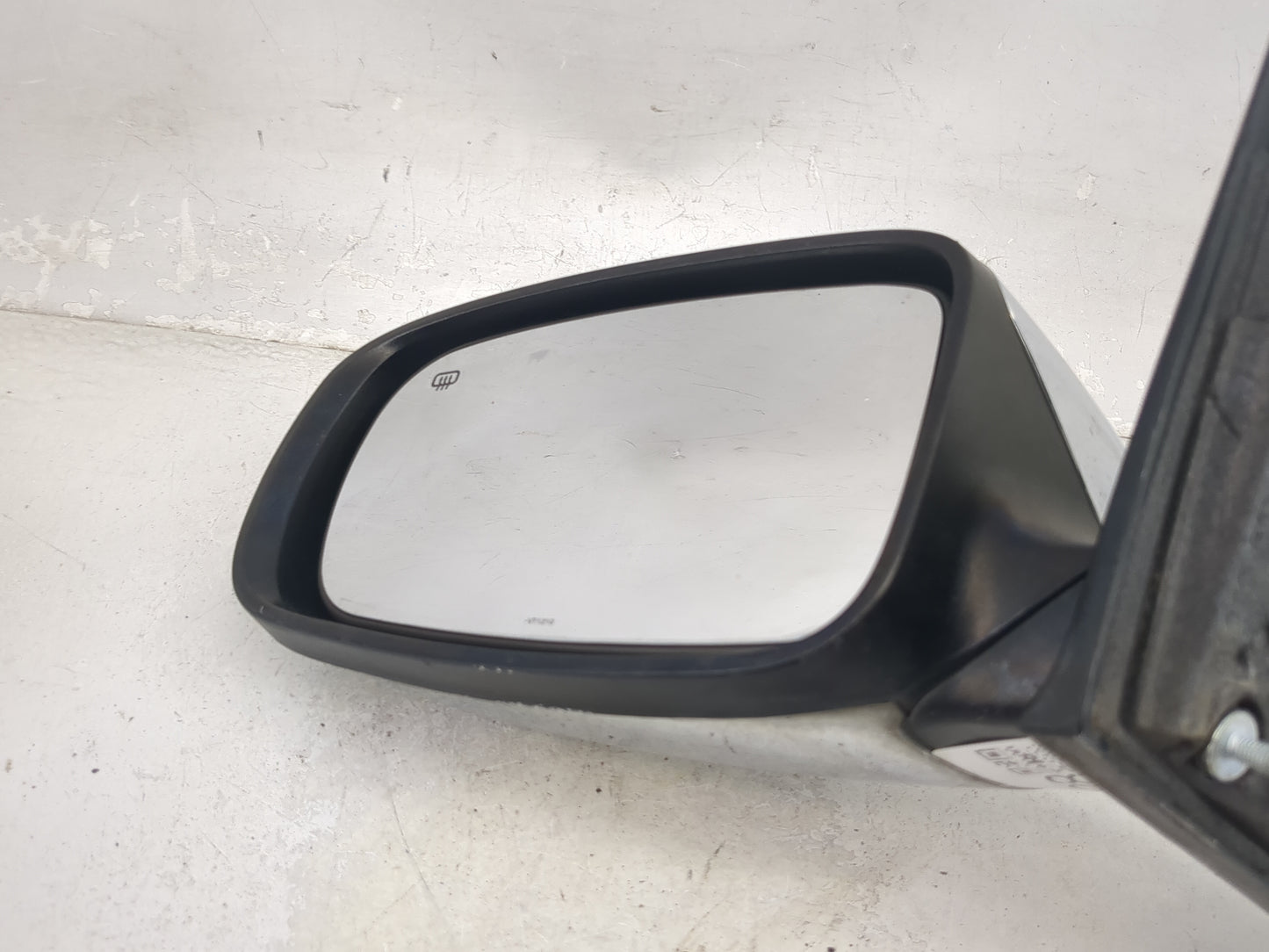 2011-2014 Chrysler 200 Driver Side View Mirror - Left Door Mirror OEM Used - Oemusedautoparts1.com