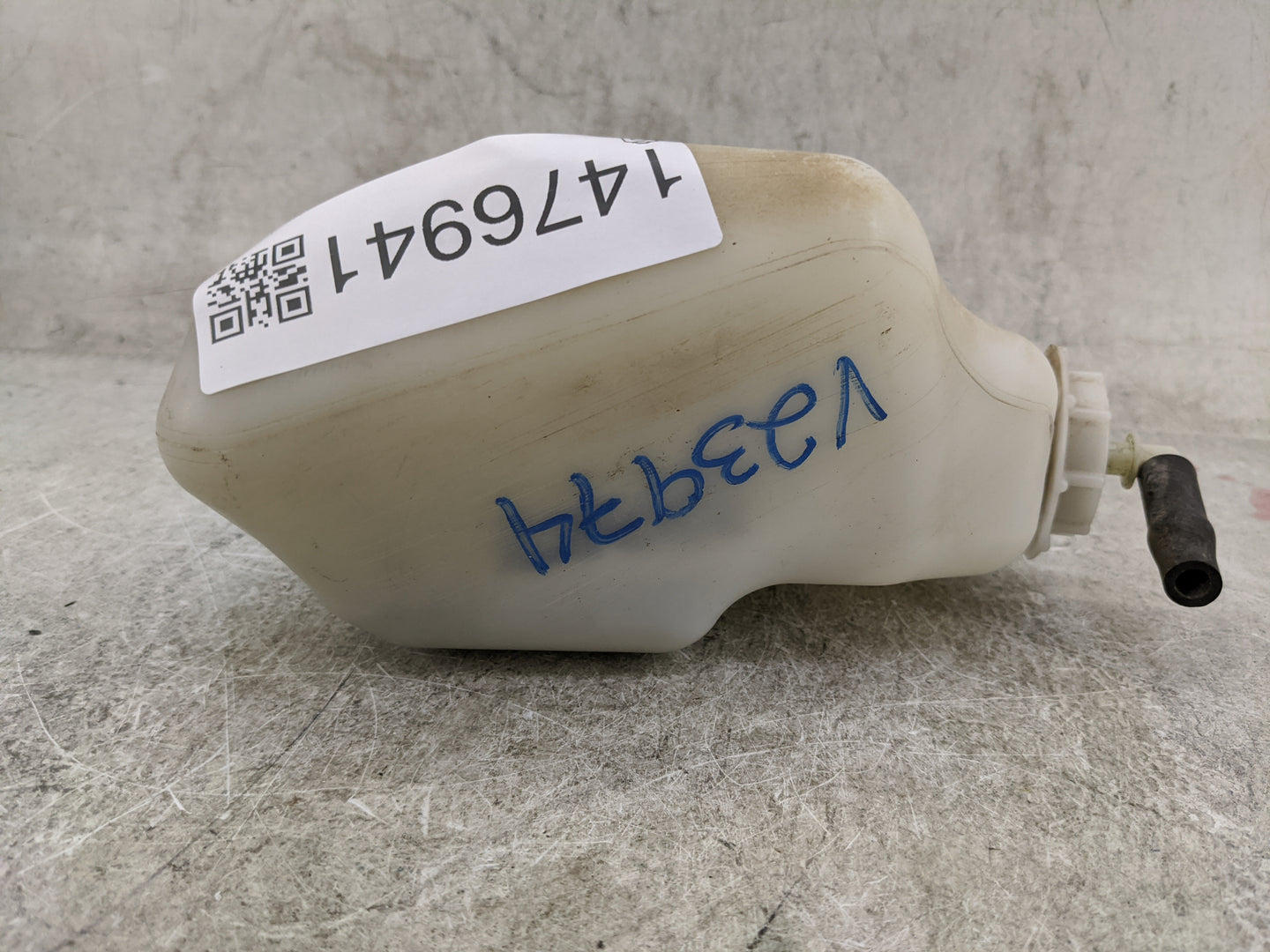 2011-2014 Chrysler 200 Windshield Washer Fluid Reservoir Bottle Oem 1476941 - Oemusedautoparts1.com