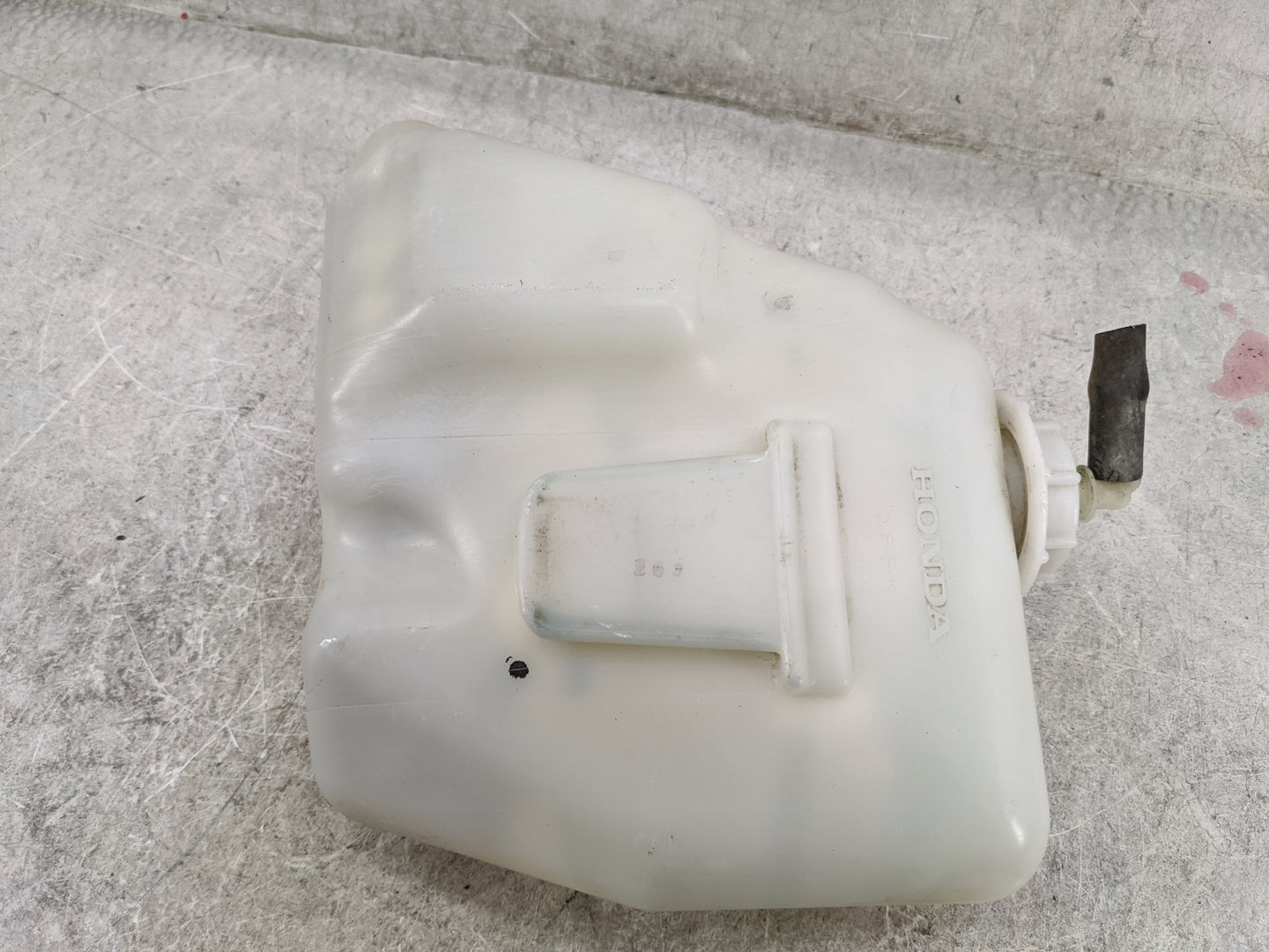 2011-2014 Chrysler 200 Windshield Washer Fluid Reservoir Bottle Oem 1476941 - Oemusedautoparts1.com