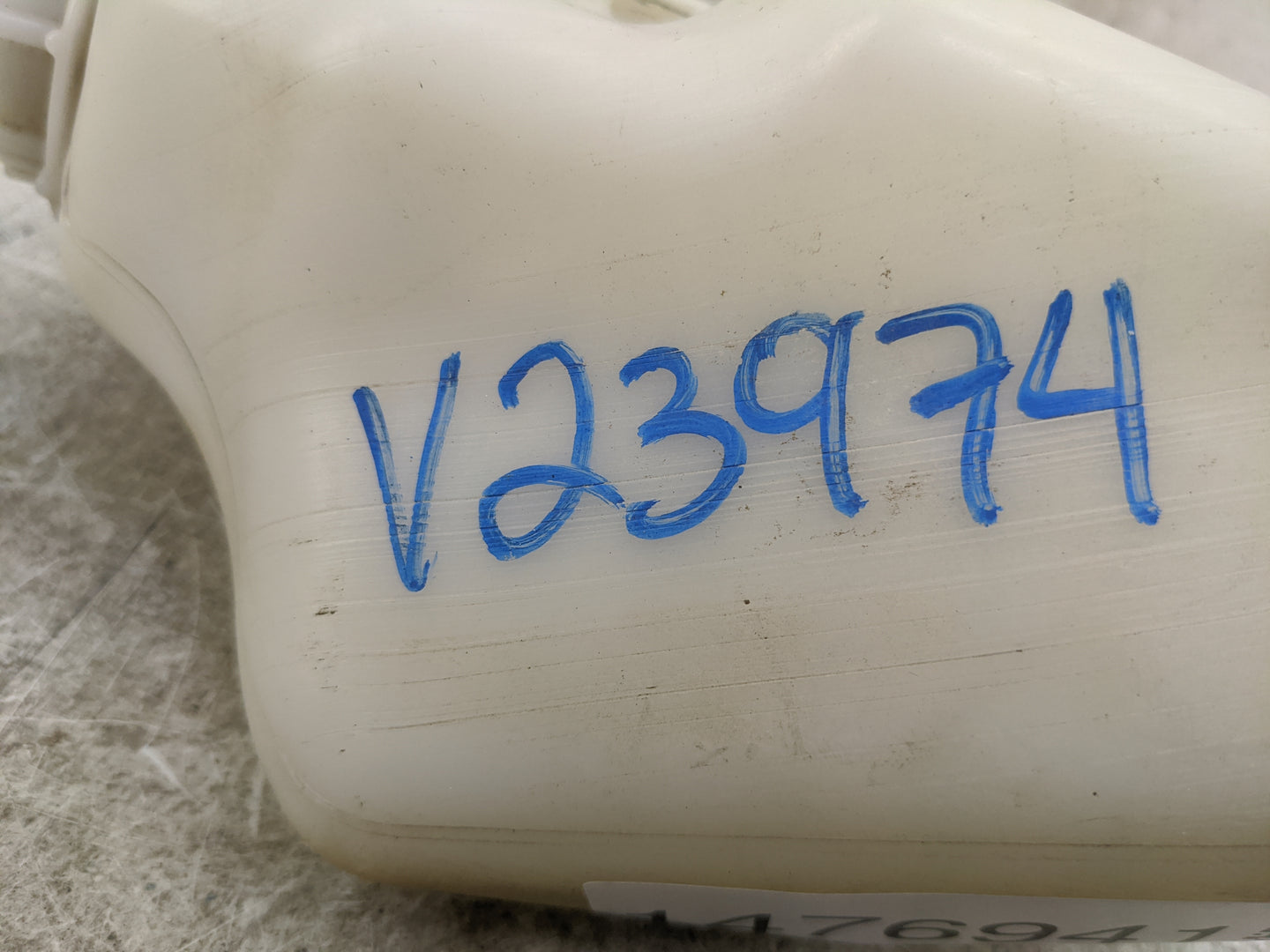2011-2014 Chrysler 200 Windshield Washer Fluid Reservoir Bottle Oem 1476941 - Oemusedautoparts1.com