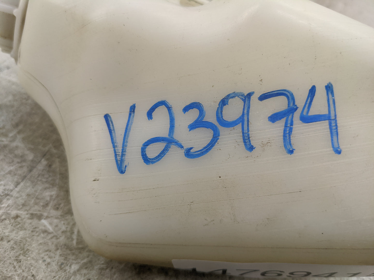 2011-2014 Chrysler 200 Windshield Washer Fluid Reservoir Bottle Oem 1476941 - Oemusedautoparts1.com