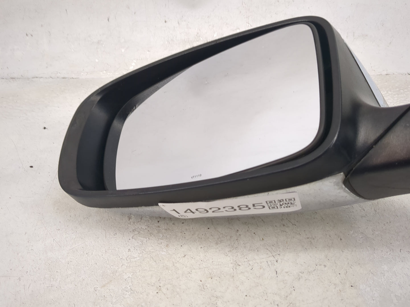 2011-2014 Chrysler 200 Driver Side View Mirror - Left Door Mirror OEM Used - Oemusedautoparts1.com