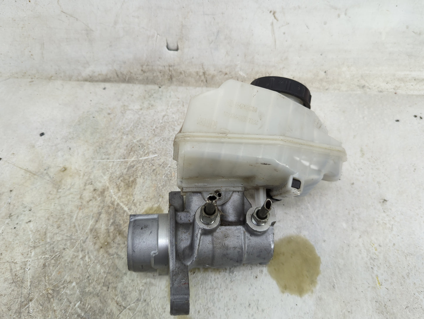 2011-2014 Chrysler 200 Brake Master Cylinder 1496568 - Oemusedautoparts1.com