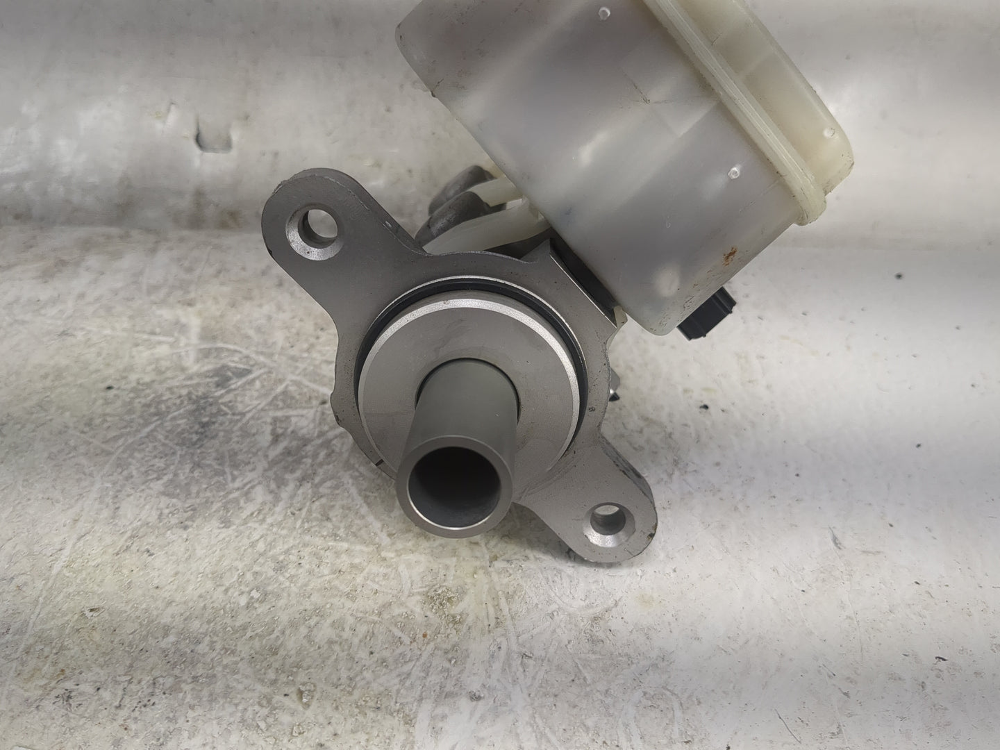 2011 Chrysler 200 Brake Master Cylinder - Oemusedautoparts1.com