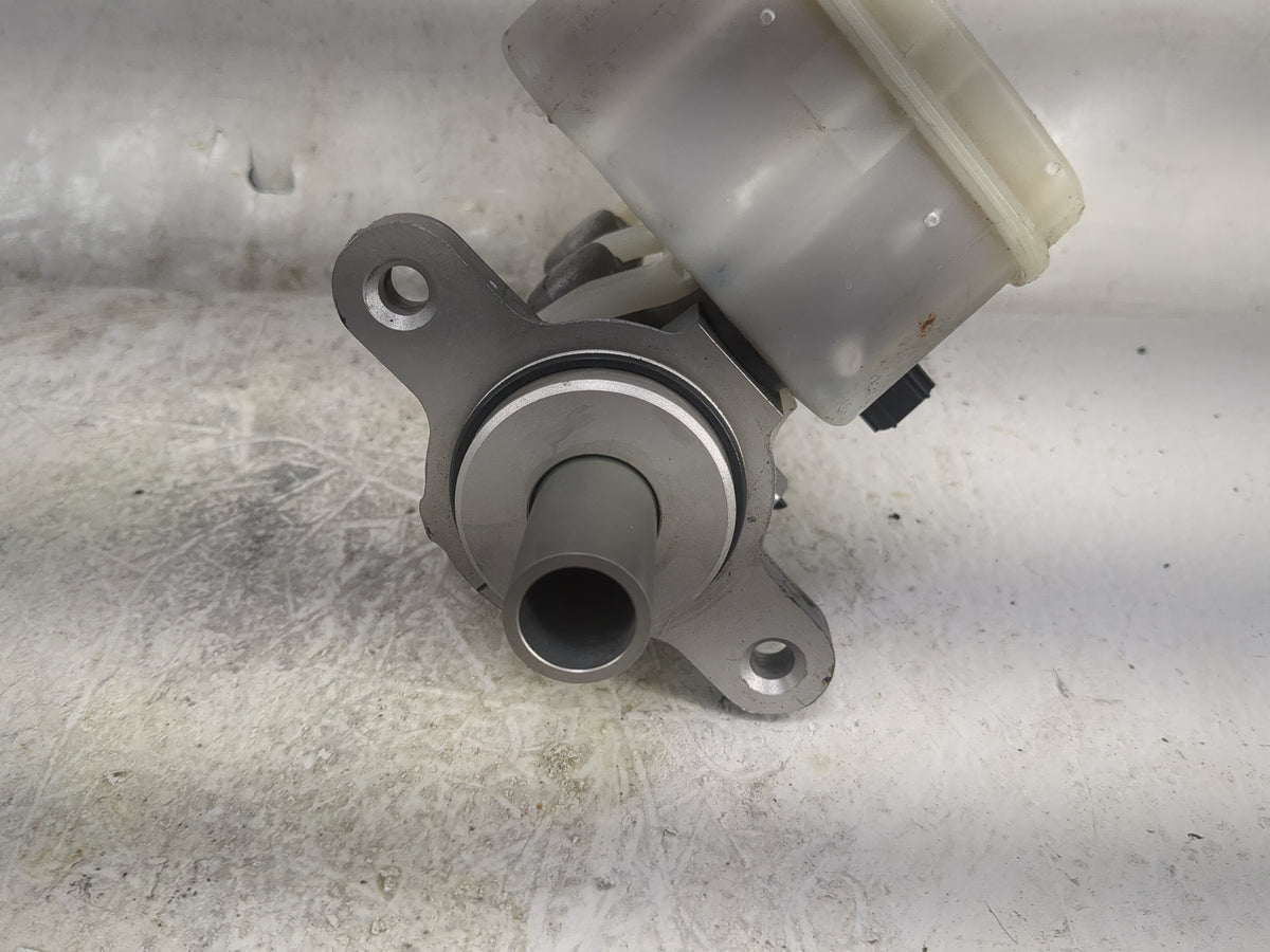 2011 Chrysler 200 Brake Master Cylinder - Oemusedautoparts1.com
