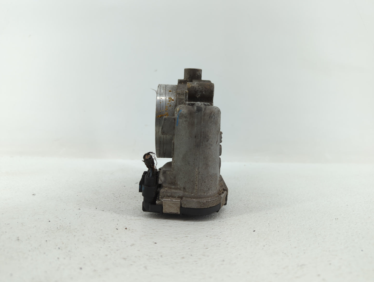 2011-2017 Chrysler 200 Throttle Body P/N:05184349AE 05184349AD Fits OEM Used Auto Parts - Oemusedautoparts1.com