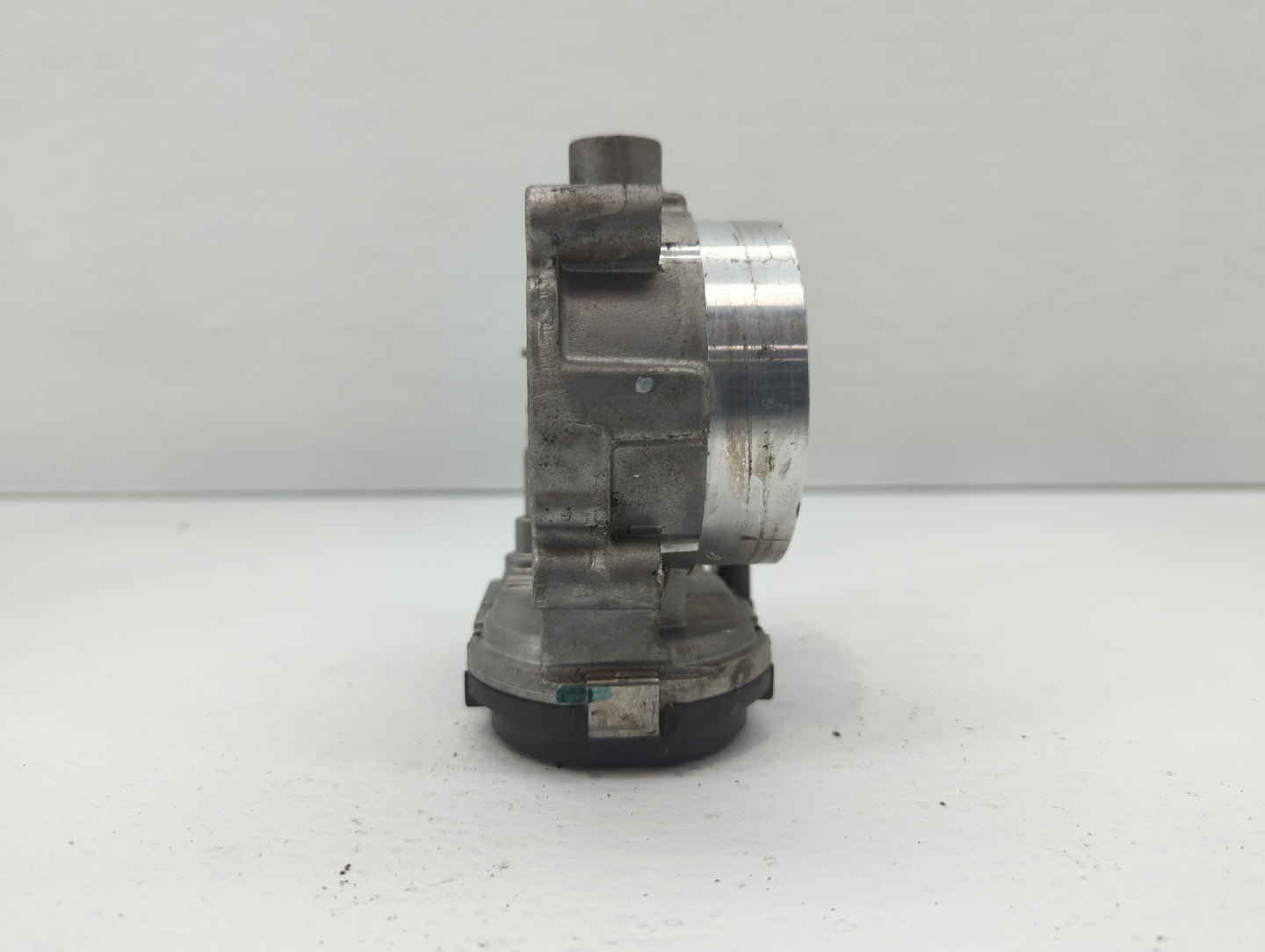 2011-2017 Chrysler 200 Throttle Body P/N:05184349AC 05184349AE Fits OEM Used Auto Parts - Oemusedautoparts1.com