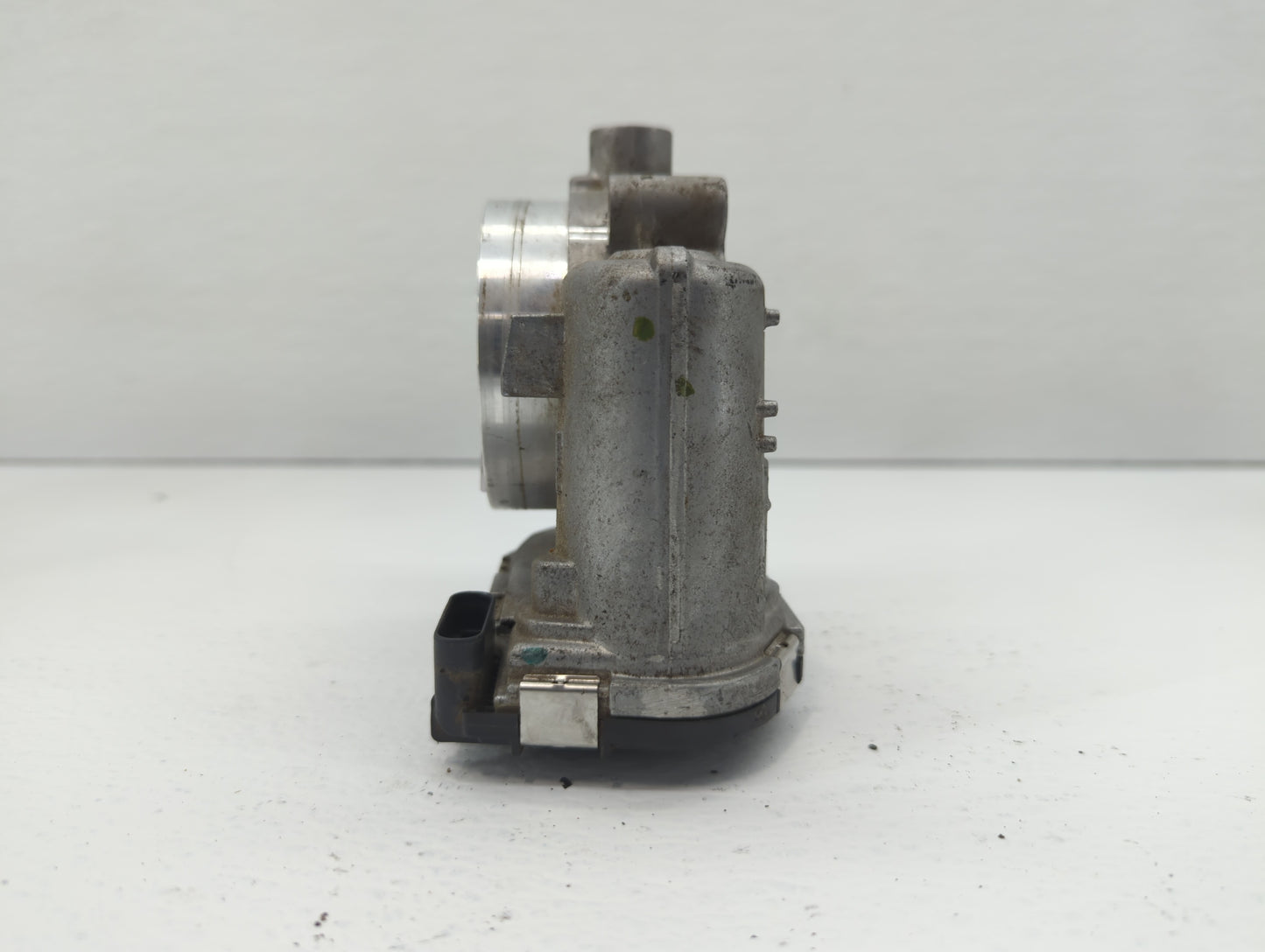 2011-2017 Chrysler 200 Throttle Body P/N:05184349AC 05184349AE Fits OEM Used Auto Parts - Oemusedautoparts1.com