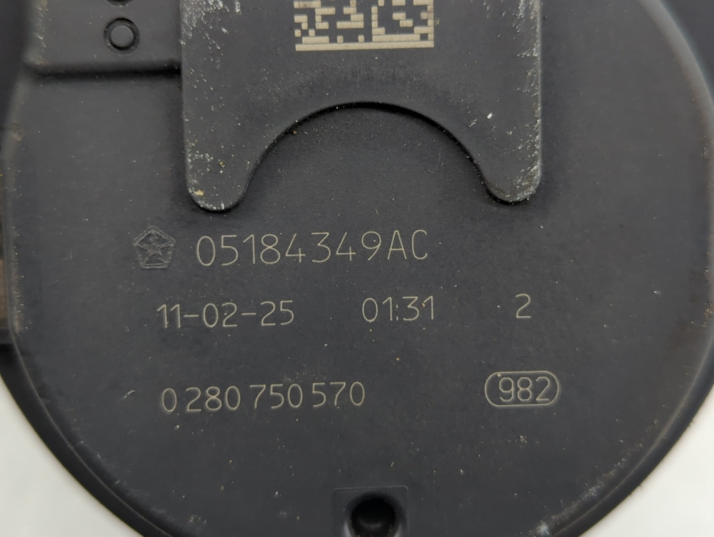 2011-2017 Chrysler 200 Throttle Body P/N:05184349AE 05184349AC Fits OEM Used Auto Parts - Oemusedautoparts1.com