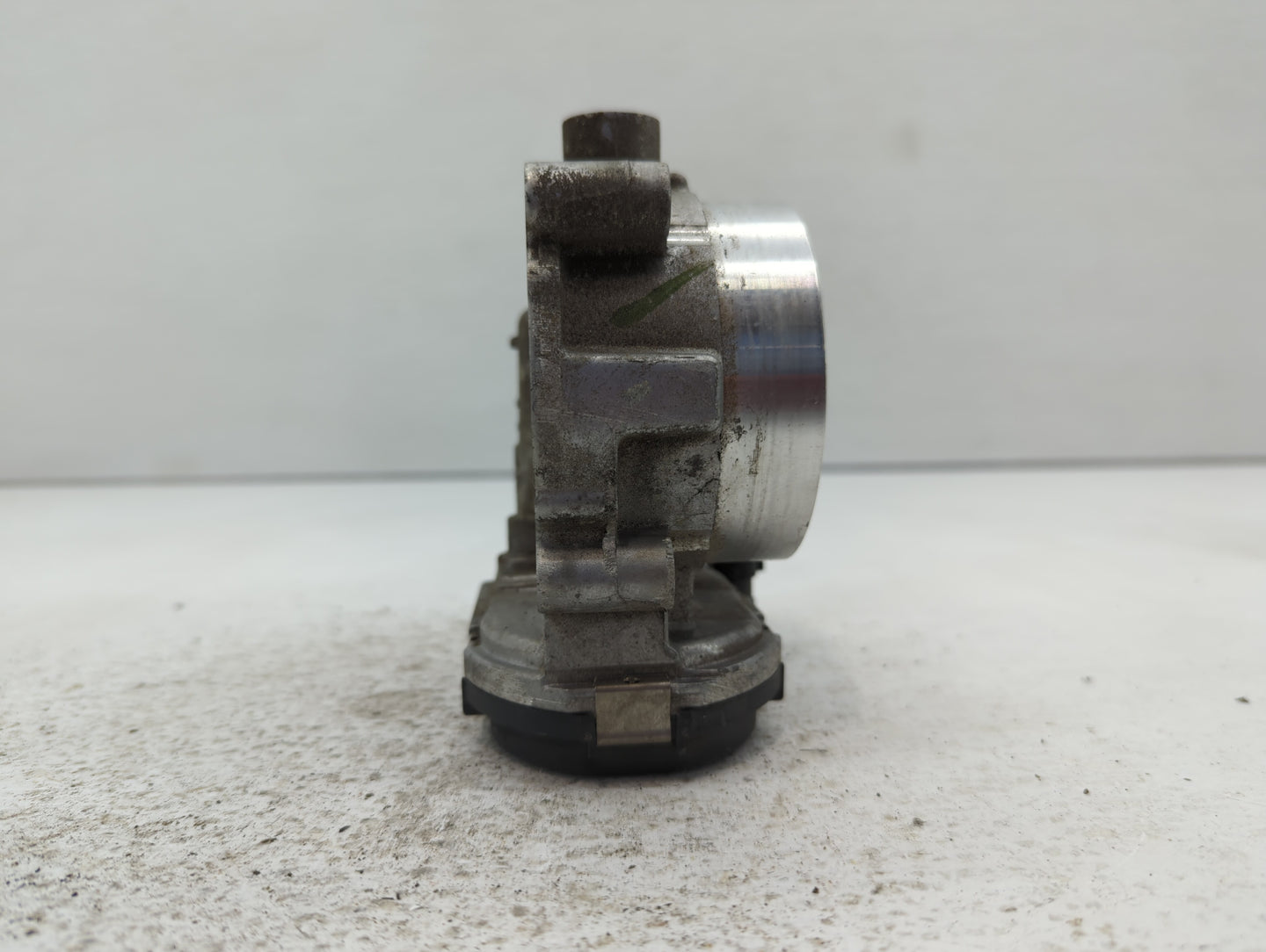 2011-2017 Chrysler 200 Throttle Body Fits Fits 2011 2012 2013 2014 2015 2016 2017 2018 2019 2020 2021 2022 OEM Used Auto Par