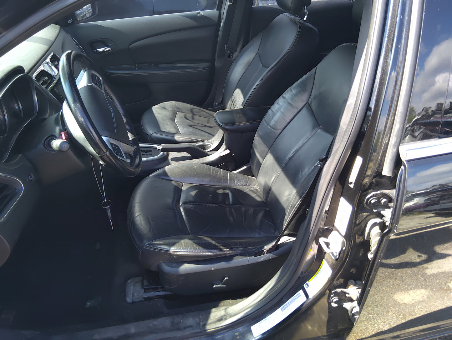 2011-2014 Chrysler 200 Driver Front Seat Oem 5030160 - Oemusedautoparts1.com