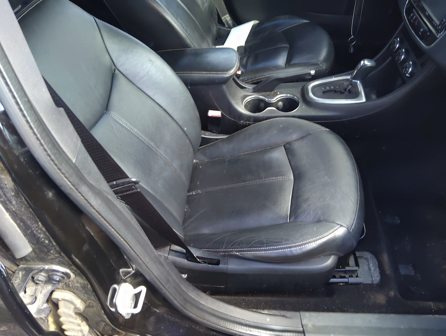 2011-2014 Chrysler 200 Passenger Front Seat Oem 5030163 - Oemusedautoparts1.com