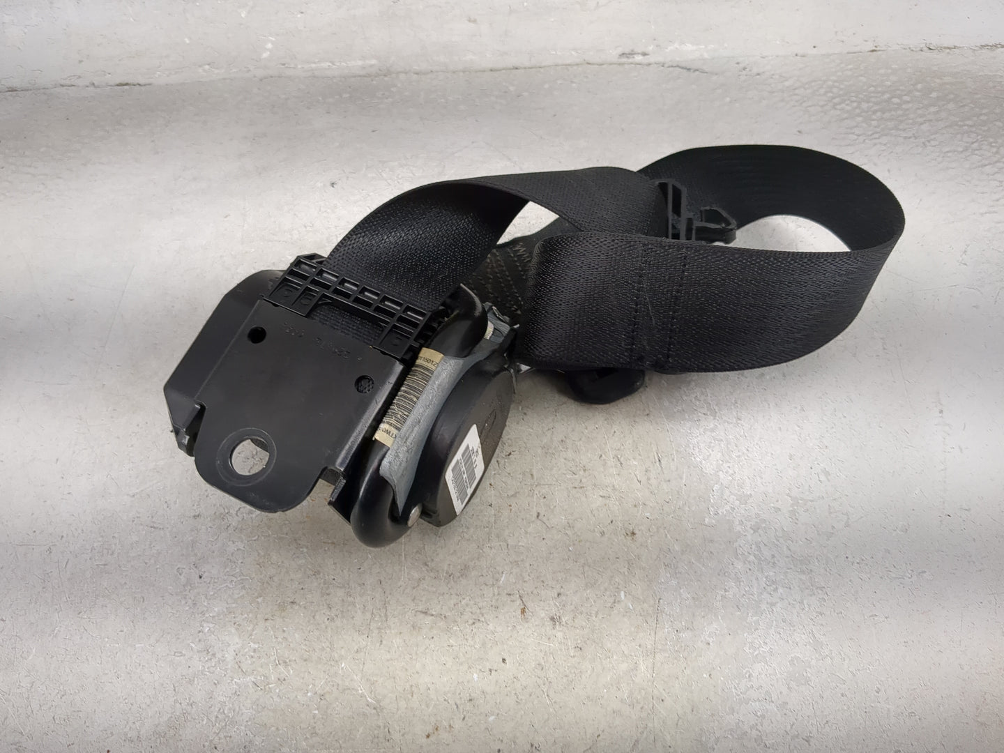 2011-2014 Chrysler 200 Passenger Front Seatbelt Retractor 5030218 - Oemusedautoparts1.com
