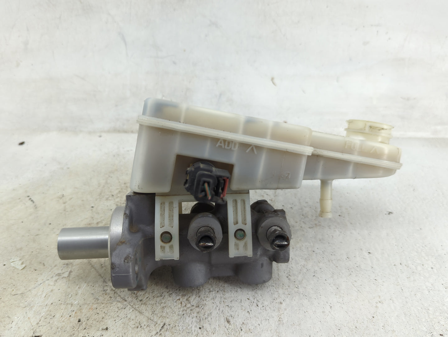 2011-2014 Chrysler 200 Brake Master Cylinder 5030262 - Oemusedautoparts1.com