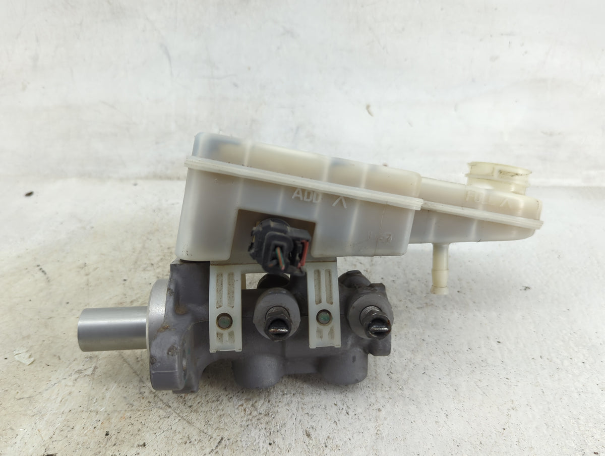 2011-2014 Chrysler 200 Brake Master Cylinder 5030262 - Oemusedautoparts1.com