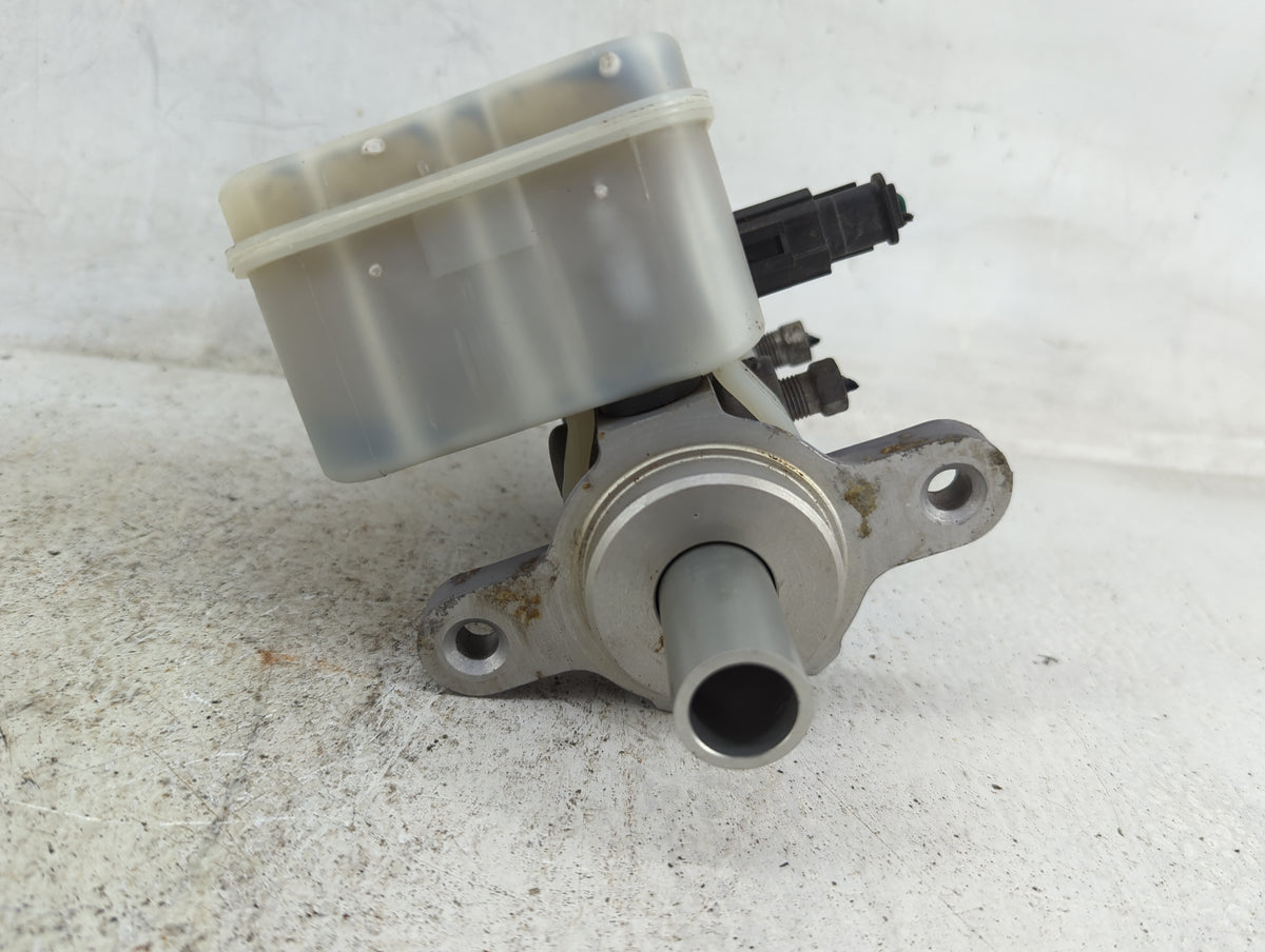 2011-2014 Chrysler 200 Brake Master Cylinder 5030262 - Oemusedautoparts1.com