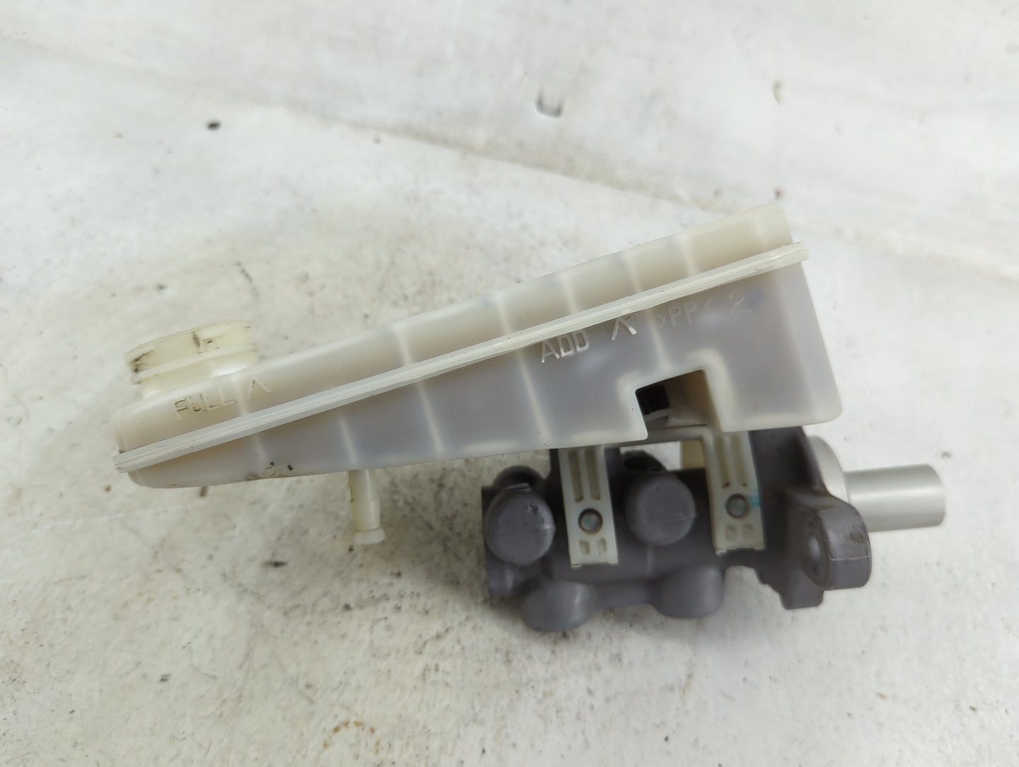2011-2014 Chrysler 200 Brake Master Cylinder 5030262 - Oemusedautoparts1.com