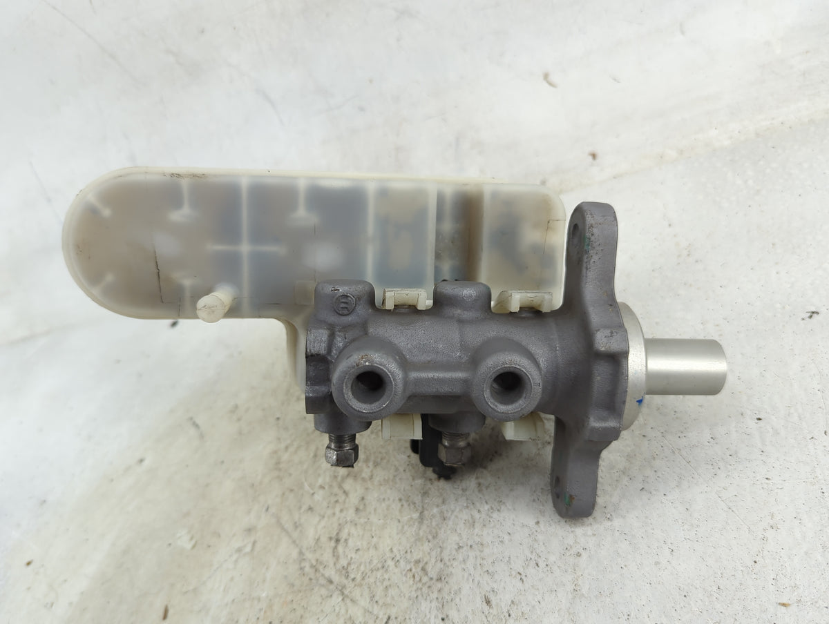2011-2014 Chrysler 200 Brake Master Cylinder 5030262 - Oemusedautoparts1.com