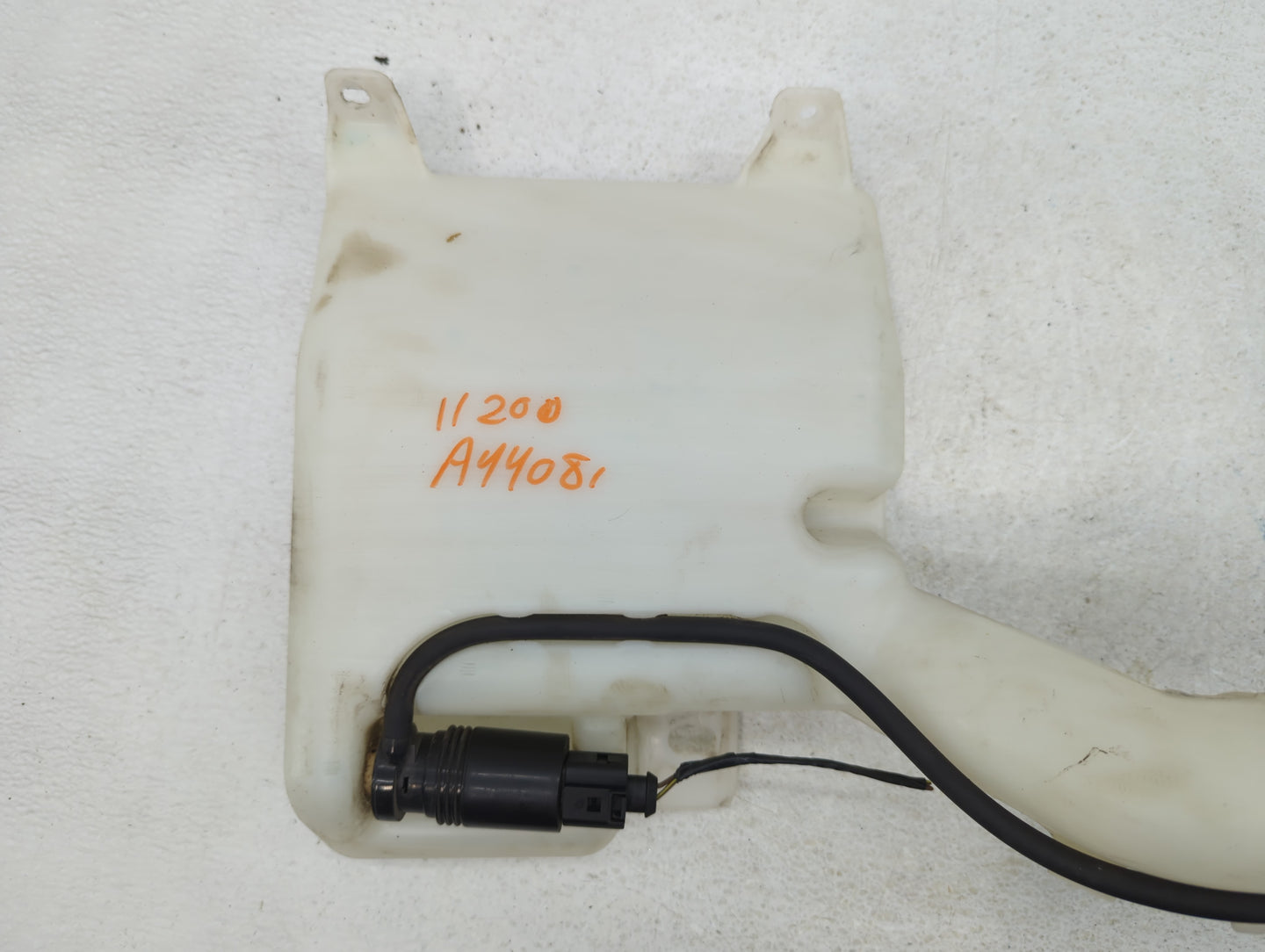 2011-2014 Chrysler 200 Windshield Washer Fluid Reservoir Bottle Oem - Oemusedautoparts1.com