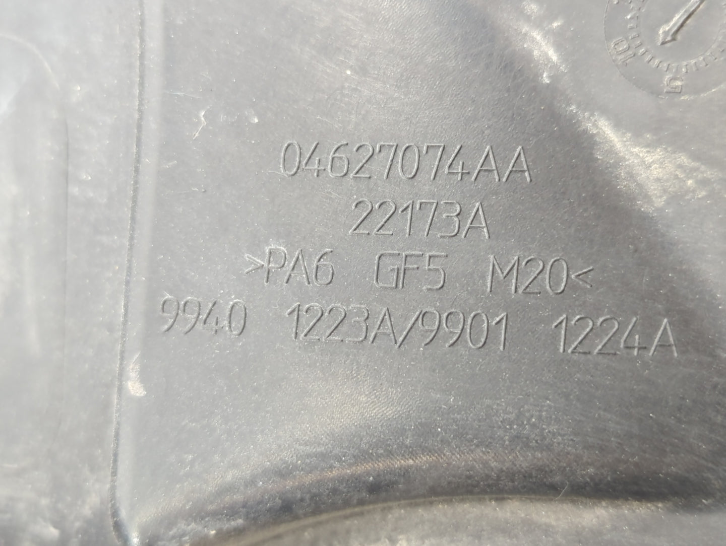 2011 Chrysler 200 Engine Cover - Oemusedautoparts1.com