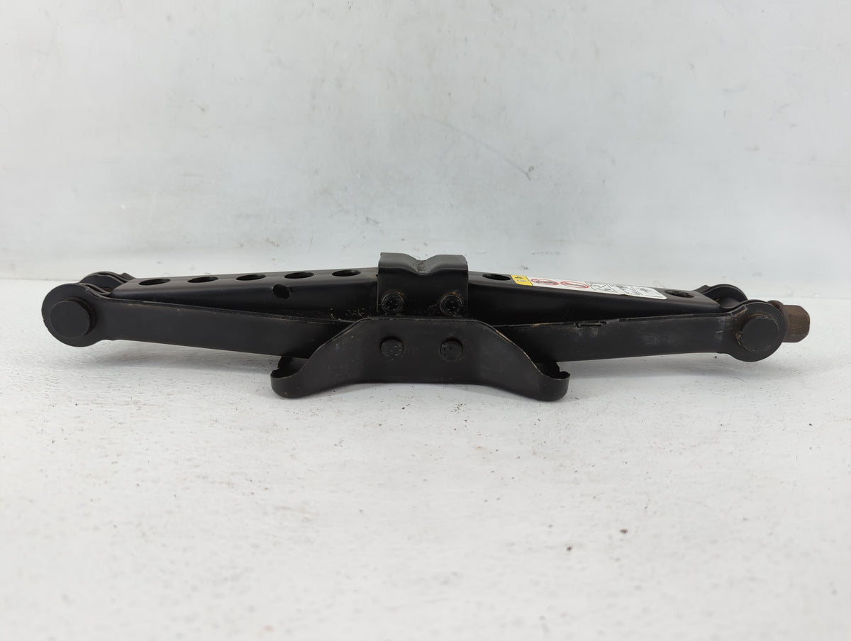 2011 Chrysler 200 Spare Scissor Car Jack 590316 - Oemusedautoparts1.com