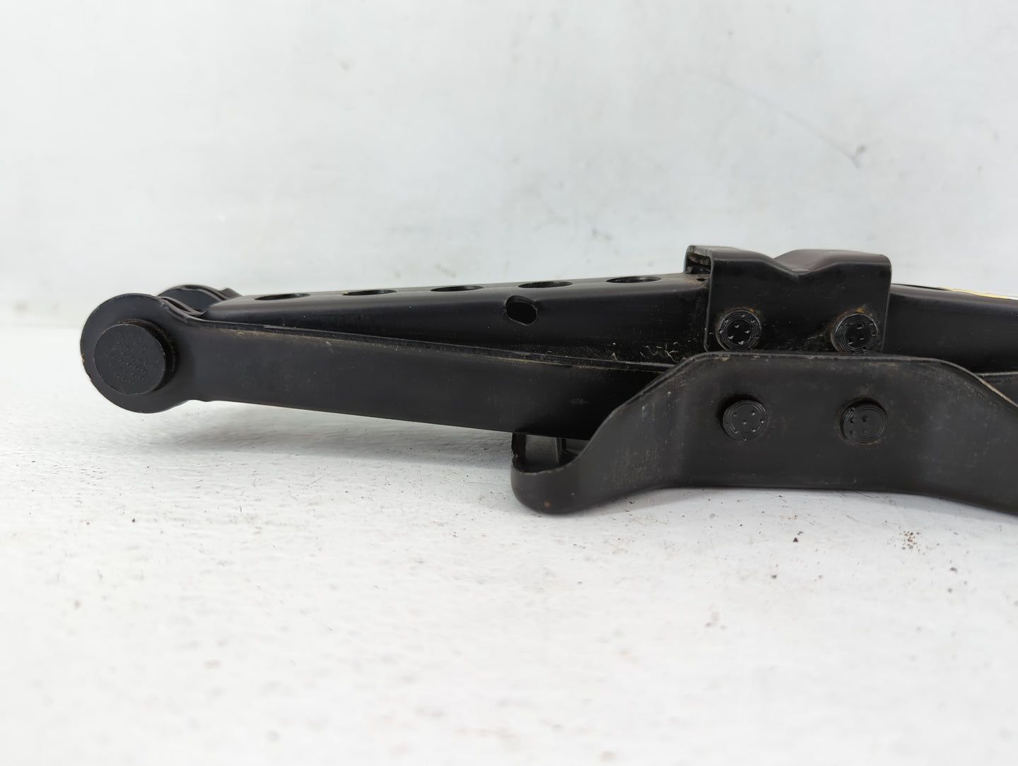2011 Chrysler 200 Spare Scissor Car Jack 590316 - Oemusedautoparts1.com