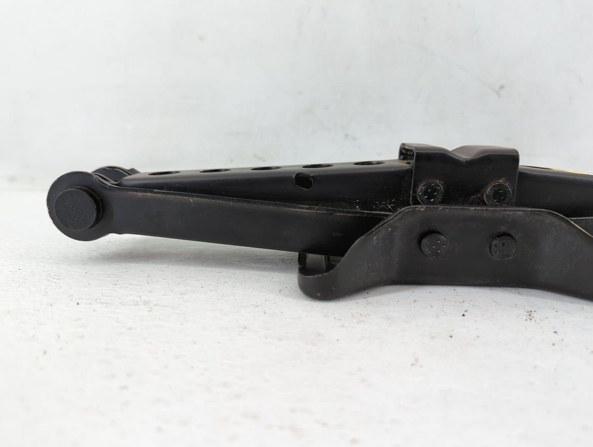 2011 Chrysler 200 Spare Scissor Car Jack 590316 - Oemusedautoparts1.com