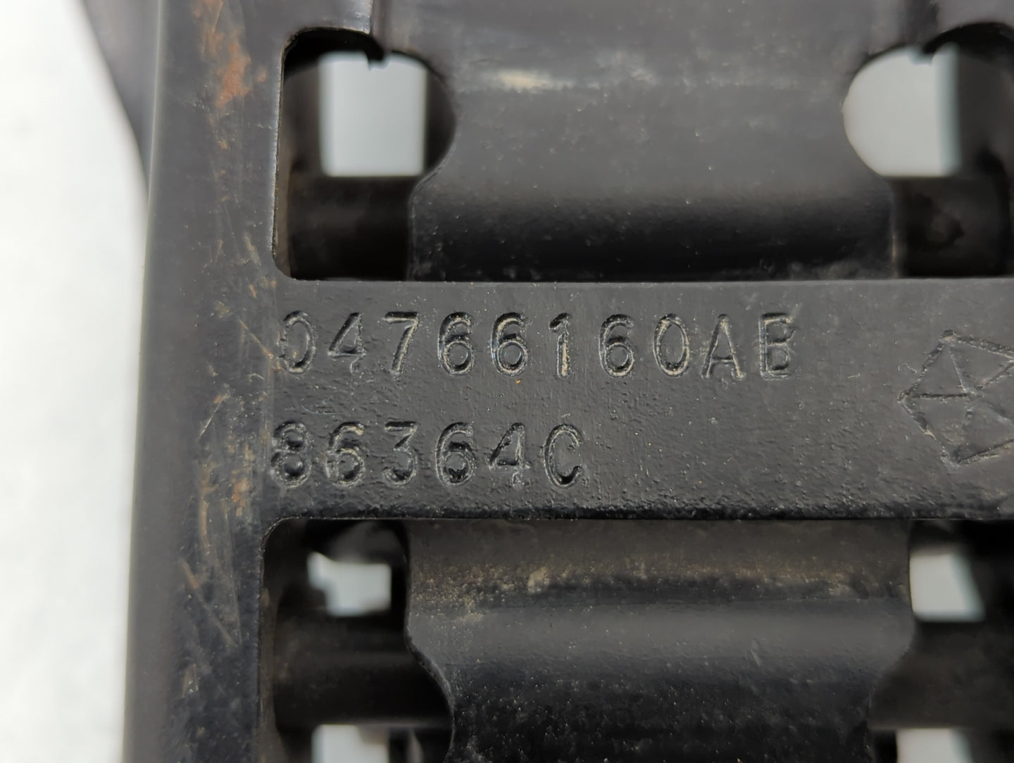 2011 Chrysler 200 Spare Scissor Car Jack 590316 - Oemusedautoparts1.com