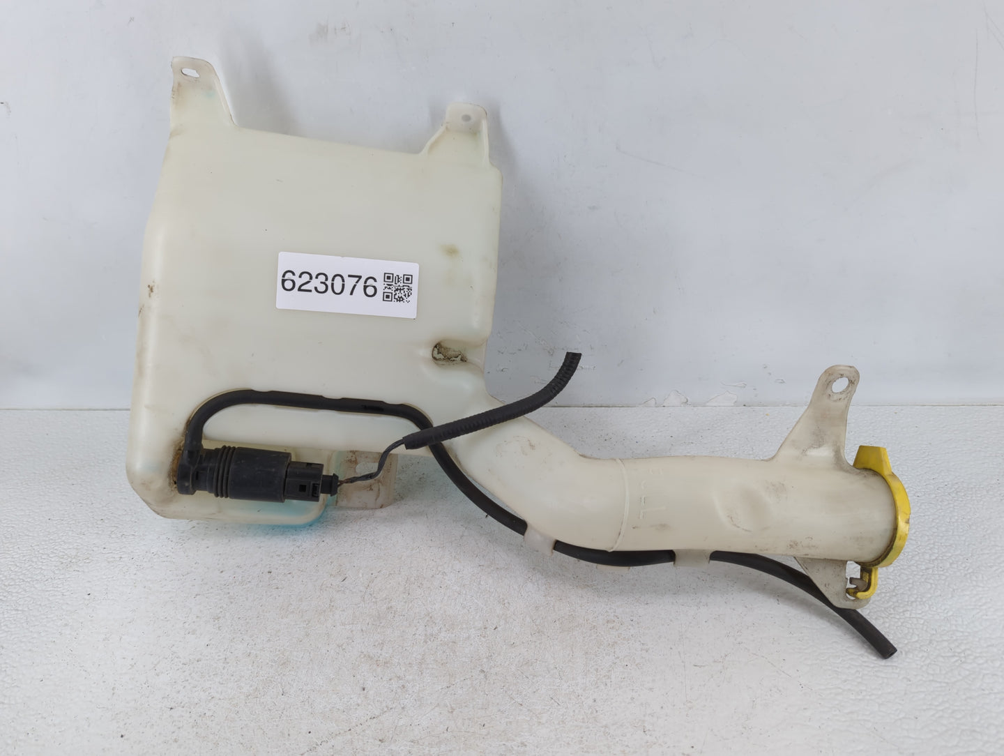 2011-2014 Chrysler 200 Windshield Washer Fluid Reservoir Bottle Oem - Oemusedautoparts1.com