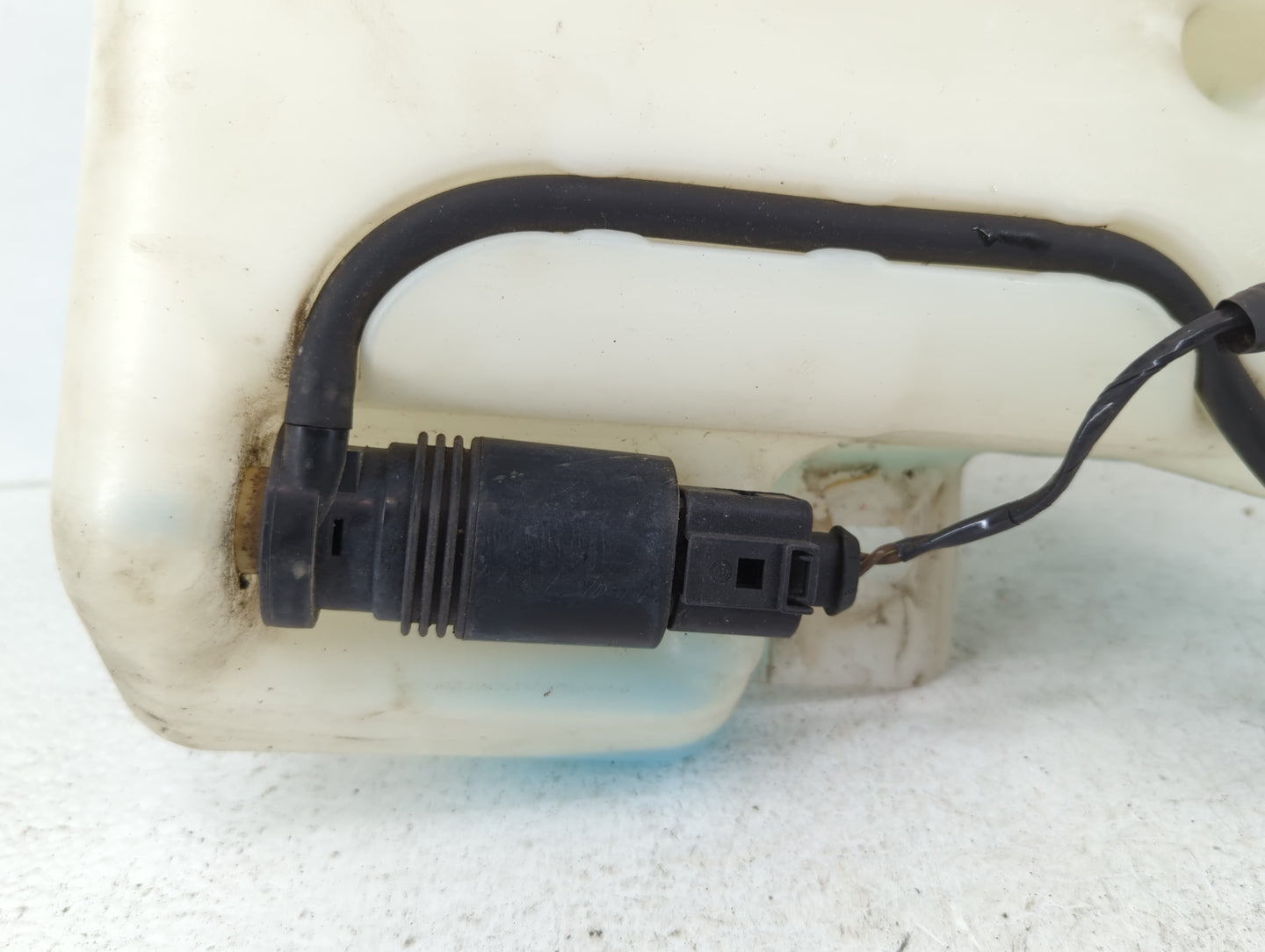 2011-2014 Chrysler 200 Windshield Washer Fluid Reservoir Bottle Oem - Oemusedautoparts1.com
