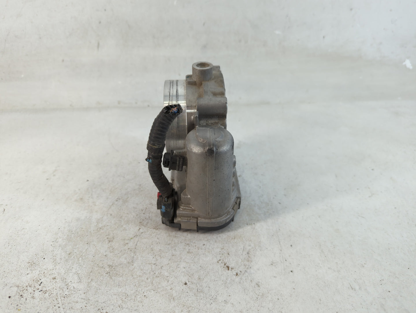 2011-2014 Chrysler 200 Throttle Body P/N:0 280 750 570 05184349AC Fits OEM Used Auto Parts - Oemusedautoparts1.com