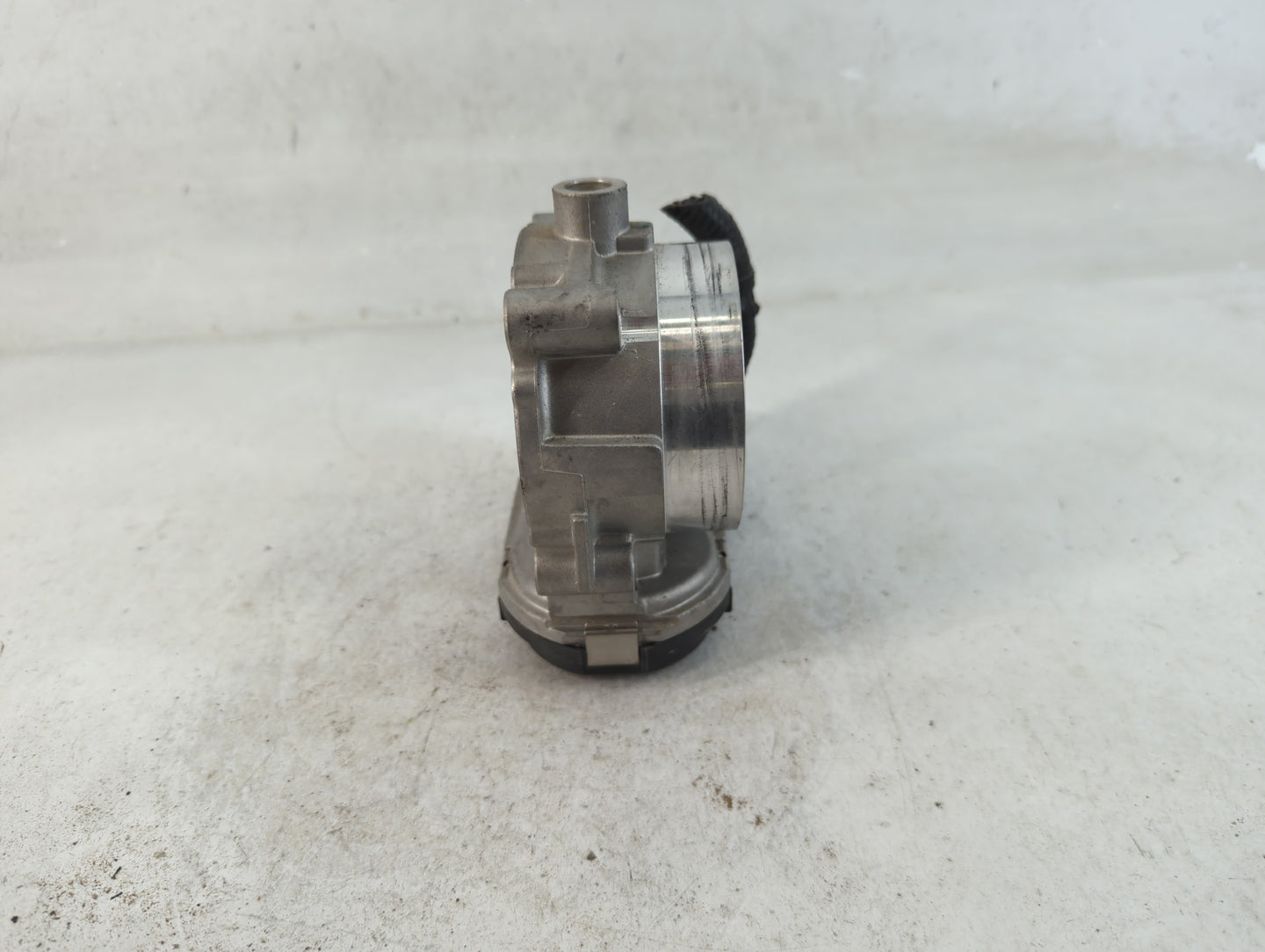 2011-2014 Chrysler 200 Throttle Body P/N:0 280 750 570 05184349AC Fits OEM Used Auto Parts - Oemusedautoparts1.com