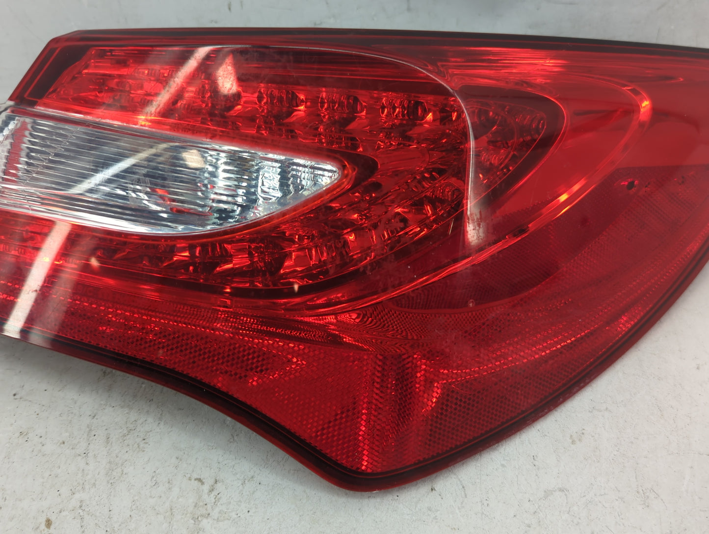 2011-2014 Chrysler 200 Tail Light Assembly Passenger Right OEM Fits Fits 2011 2012 2013 2014 OEM Used Auto Parts - Oemusedau