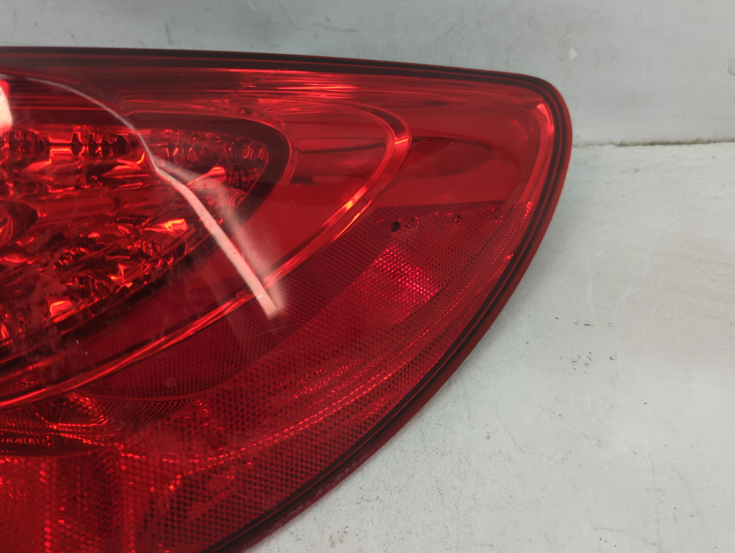 2011-2014 Chrysler 200 Tail Light Assembly Passenger Right OEM Fits Fits 2011 2012 2013 2014 OEM Used Auto Parts - Oemusedau