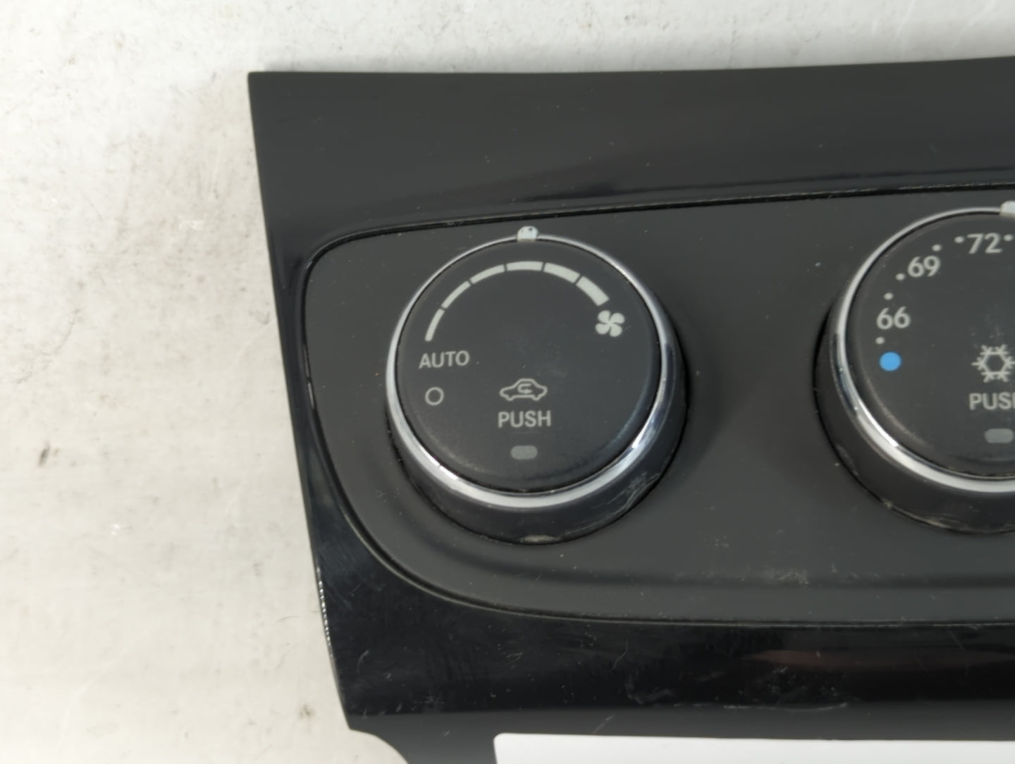 2011-2014 Chrysler 200 Climate Control Module Temperature AC/Heater Replacement P/N:P55111888AG Fits OEM Used Auto Parts - O
