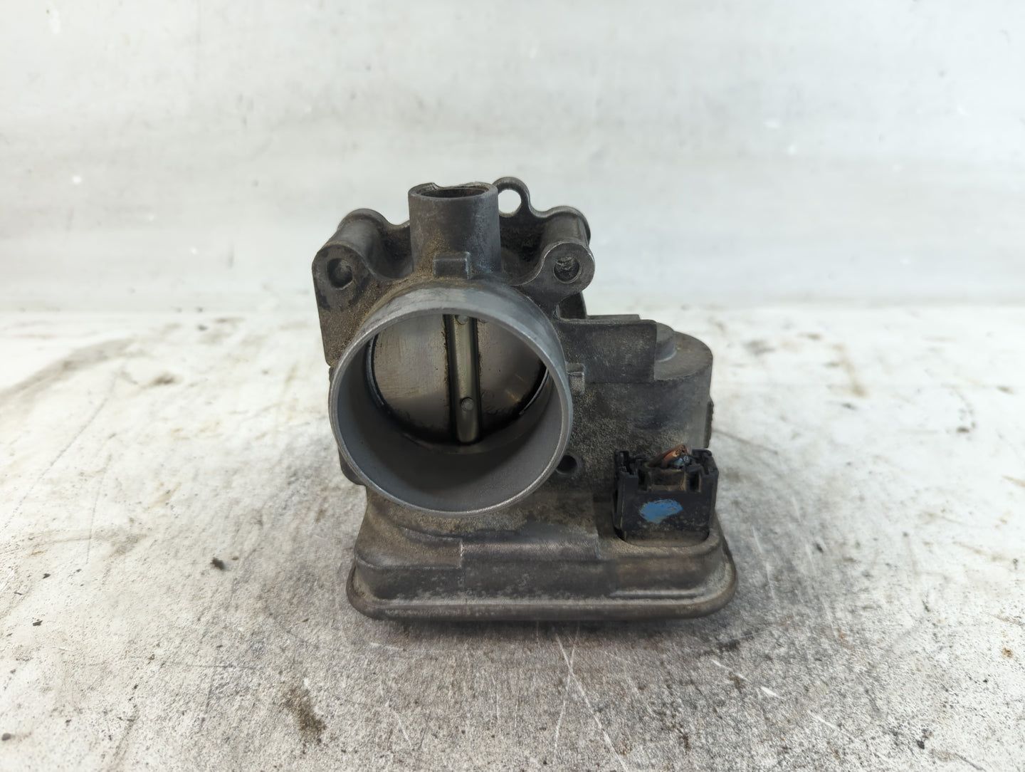 2011-2017 Chrysler 200 Throttle Body Fits Fits 2011 2012 2013 2014 2015 2016 2017 2018 2019 2020 2021 2022 OEM Used Auto Par