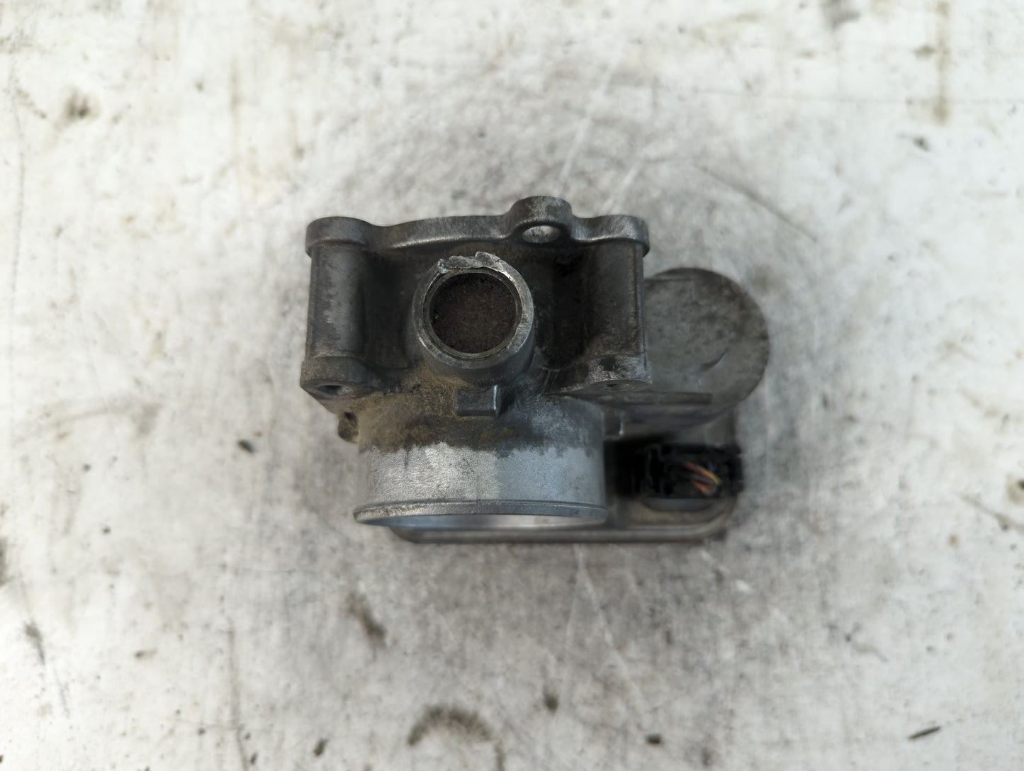 2011-2017 Chrysler 200 Throttle Body Fits Fits 2011 2012 2013 2014 2015 2016 2017 2018 2019 2020 2021 2022 OEM Used Auto Par