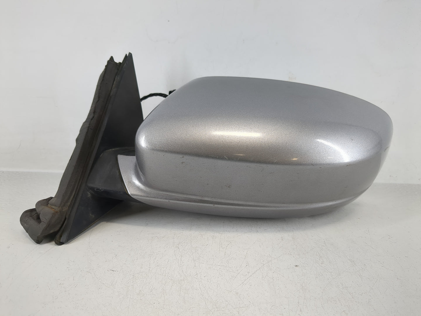 2011-2014 Chrysler 300 Driver Side View Mirror - Left Door Mirror OEM Used - Oemusedautoparts1.com