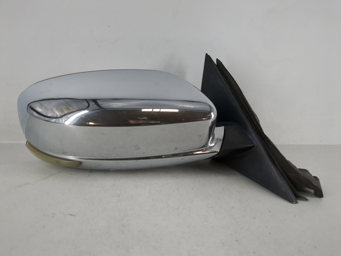 2011 Chrysler 300 Side Mirror Replacement Passenger Right View Door Mirror P/N:57010420AD Fits OEM Used Auto Parts - Oemused